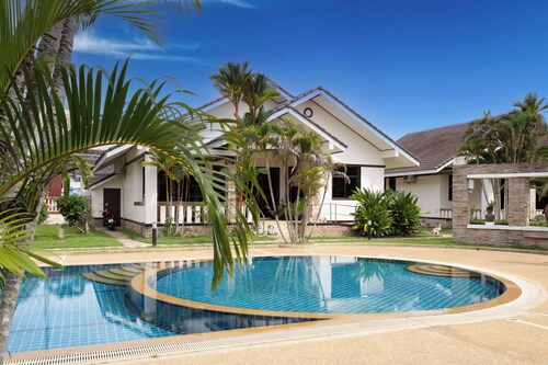 3-Bedroom Villa at Safir Village, Ban Phe, Rayong