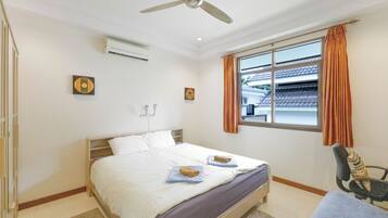 3 bedrooms, in-room safe, desk, iron/ironing board