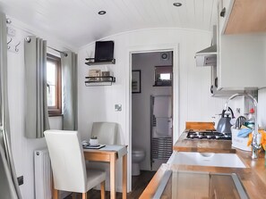 Private kitchen - 1 bedroom accommodation in Ilfracombe (Ilfracombe)