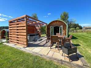 Outdoor dining - Spruce Pod - UK51539 (Newton Stewart)