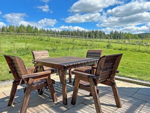 Outdoor dining - Countryside glamping pod with private hot tub, double bed and sofa bed. (Newton Stewart)