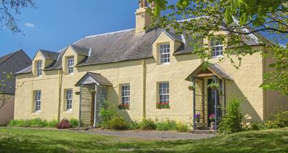 2 bedroom accommodation in Lochside