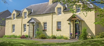 2 bedroom accommodation in Lochside