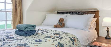 2 bedrooms, WiFi (free), bed sheets