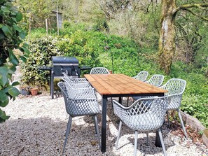 Sitting-out-area | Gara Mill Cottage, Kingsbrisge - 3 bedroom accommodation in Kingsbrisge (Kingsbrisge)