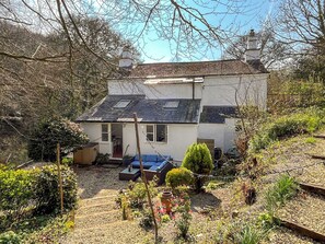 Exterior | Gara Mill Cottage, Kingsbrisge - 3 bedroom accommodation in Kingsbrisge (Kingsbrisge)