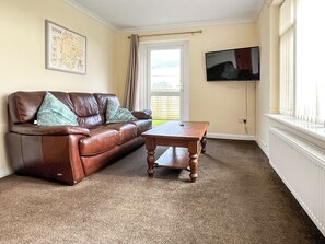 Living area - 3 bedroom accommodation in Trerulefoot (Trerulefoot)