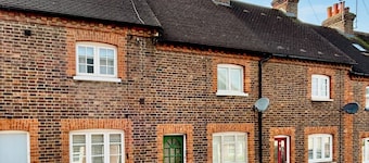 1 bedroom accommodation in All Surrey