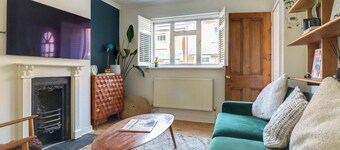 2 bedroom accommodation in All Surrey