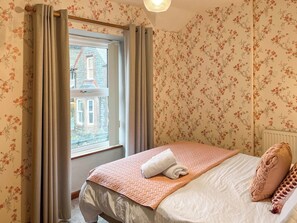 Room - 2 bedroom accommodation in Blaenau Ffestiniog (Blaenau Ffestiniog)