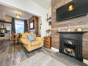 TV - 2 bedroom accommodation in Redcar (Redcar)