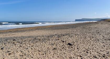2 bedroom accommodation in Redcar