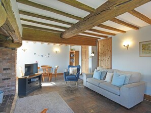 Fireplace - 3 bedroom accommodation in Malpas (Malpas)