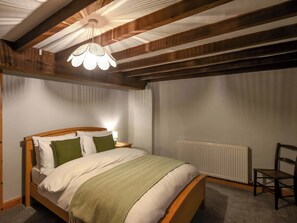 Room - 3 bedroom accommodation in Malpas (Malpas)