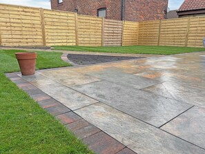 Property grounds - 1 bedroom accommodation in Brandon (Brandon)