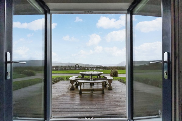 Sitting-out-area | Sunset Resort - Primrose Lodge - Sunset Lakes Resort, Sunset Lakes