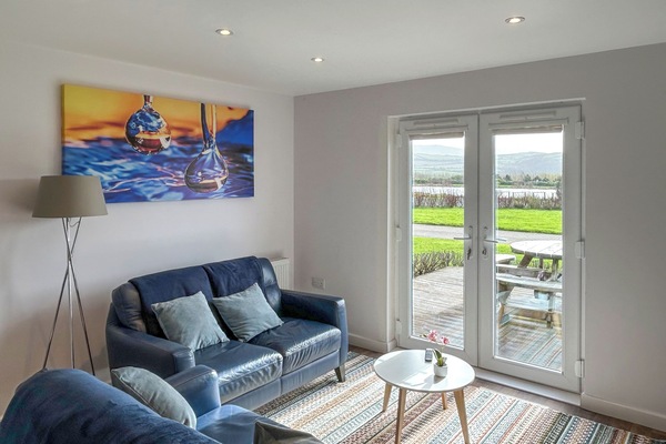Open plan living space | Sunset Resort - Wisteria Lodge - Sunset Lakes Resort, Sunset Lakes