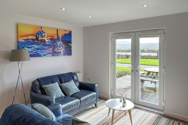 Open plan living space | Sunset Resort - Wisteria Lodge - Sunset Lakes Resort, Sunset Lakes