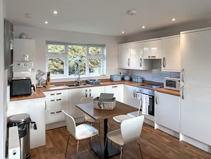 Private kitchen - Fern Lodge - UK51604 (Sunset Lakes)