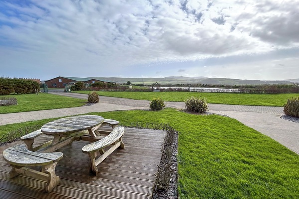 Outdoor | Sunset Resort - Fern Lodge - Sunset Lakes Resort, Sunset Lakes