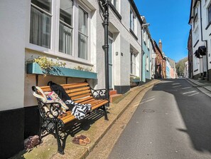 Property grounds - 2 bedroom accommodation in Kingsand (Kingsand)
