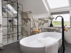 Towels - 1 bedroom accommodation in Black Dog (Black Dog)
