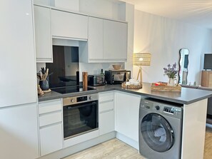 Dishwasher, high chair - 2 bedroom accommodation in Hayle (Hayle)