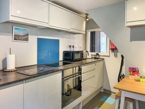 Private kitchen - North Lakes Town House (Penrith)