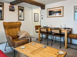 Dining - North Lakes Town House (Penrith)