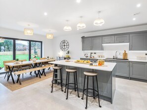 Dining - 4 bedroom accommodation in Leigh Sinton, Malvern Hills, Worcestershire, Worcester, Ledbury, Cheltenham, Ross-on-wye, Hereford (Leigh Sinton, Malvern Hills, Worcestershire, Worcester, Ledbury, Cheltenham, Ros)