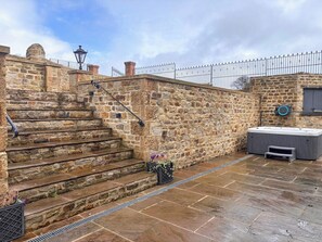 Outdoor spa tub - Ghyll Cottage - UK51667 (Leyburn)