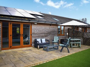 Outdoor dining - 1 bedroom accommodation in Tytherleigh, near Axminster (Tytherleigh, near Axminster)
