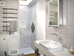 Towels - 1 bedroom accommodation in Tytherleigh, near Axminster (Tytherleigh, near Axminster)
