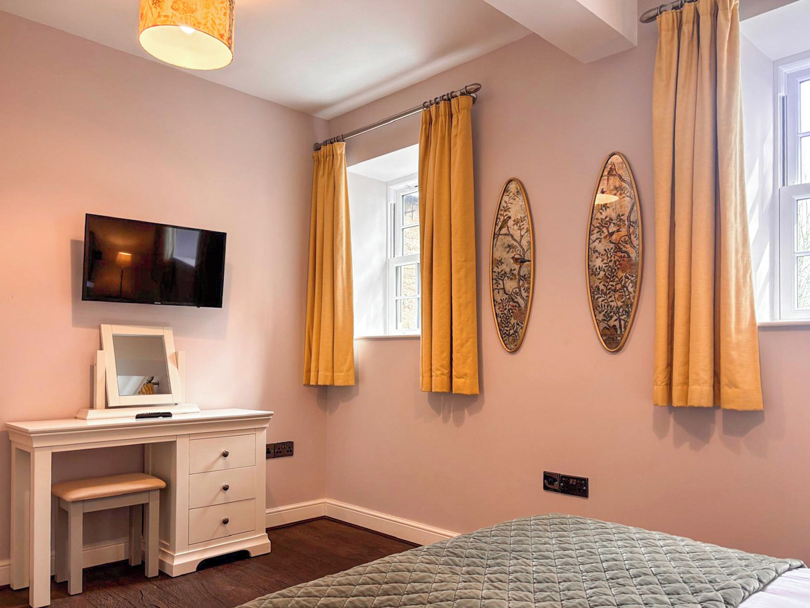 5 bedrooms, WiFi (free)
