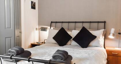 Ground Floor apartment located in the centre of Hayfield.