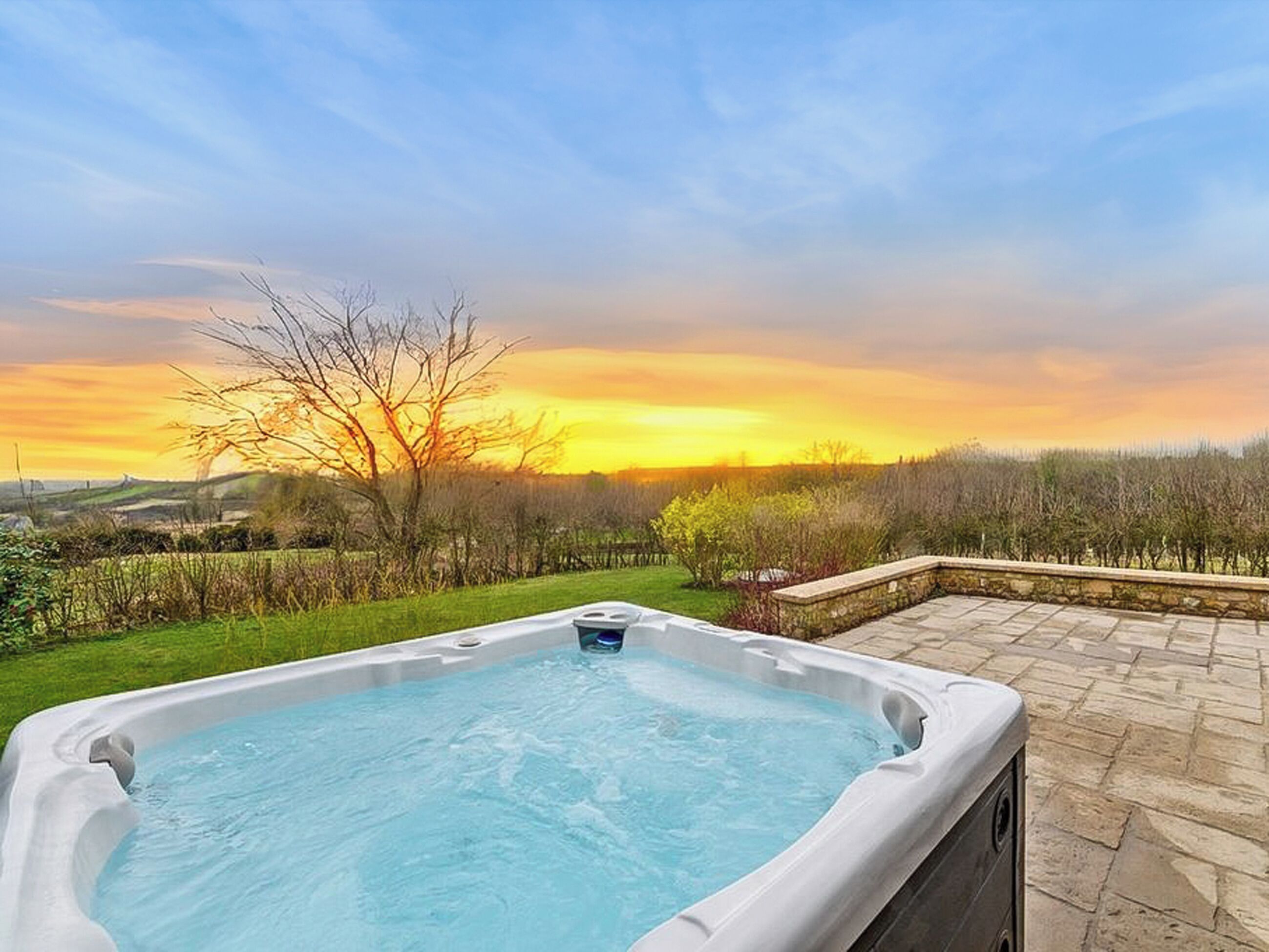 Outdoor spa tub