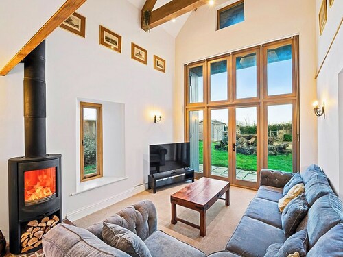 5 bedroom accommodation in Shepton Mallet
