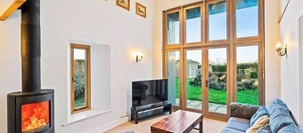 5 bedroom accommodation in Shepton Mallet
