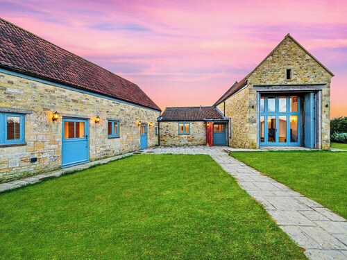5 bedroom accommodation in Shepton Mallet