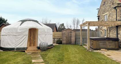 Ember Sky Yurt - UK51679