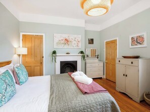 5 bedrooms, free WiFi - 6 bedroom accommodation in York (York)
