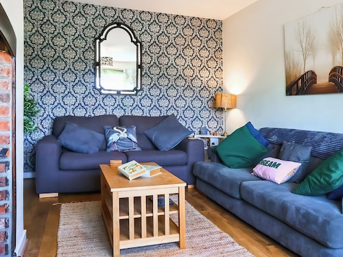 Great Farmhouse with private hot tub and sauna, perfect for families.