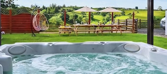 Great Farmhouse with private hot tub and sauna, perfect for families.