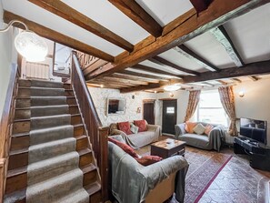 TV - The Farmhouse - UK51690 (Llangollen)
