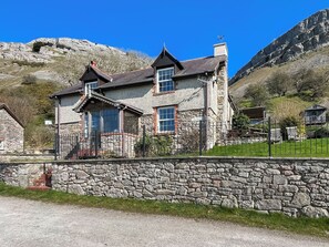 Exterior - The Farmhouse - UK51690 (Llangollen)