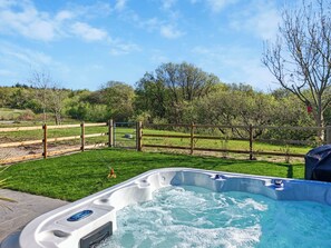 Outdoor spa tub - 2 bedroom accommodation in Llanarth, near New Quay (Llanarth, near New Quay)