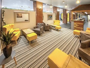Lobby - Gold Series -3 - UK51708 (Sandown)