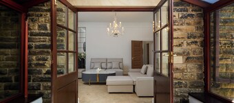 4 bedroom accommodation in Apperley Bridge