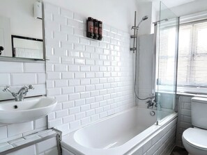 Towels - 1 bedroom accommodation in Royal Wootton Bassett (Royal Wootton Bassett)