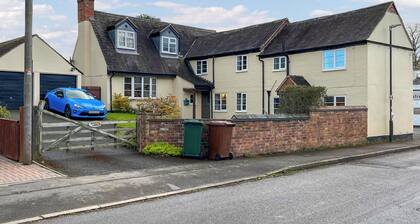 Cosy two-bedroom cottage in an idyllic village.